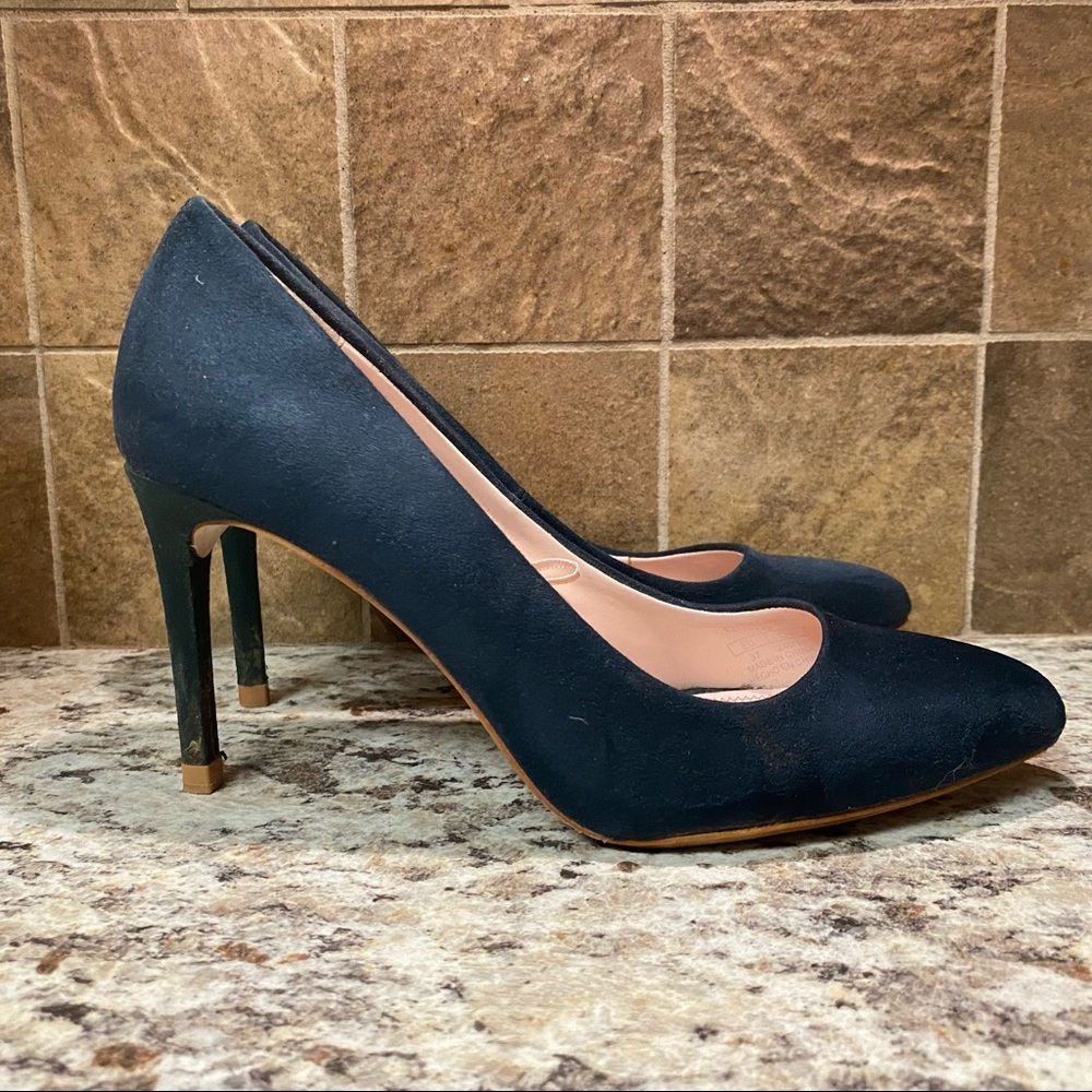 POINTED TOE VELVET HEELS